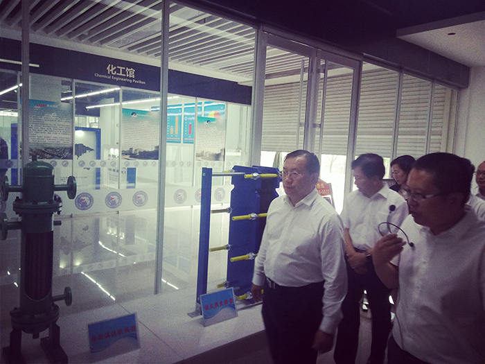 王忠林书记到星空官网首页集团展位观展