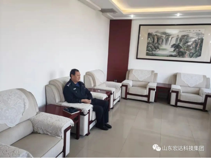 山东星空官网首页集团副总经理张广义到开发区派出所慰问 山东星空官网首页集团副总经理张广义到开发区派出所慰问